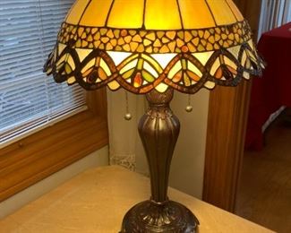 Tiffany Style Art Nouvea Table Lamp Like-New Condition