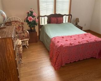 Full Size Bed - Frame w/ Head & Foot Boards (Mattress Can Be Included)