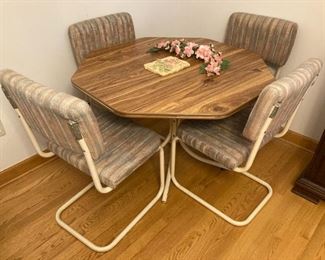 1980's Kitchen Set w/ Laminate Table Top