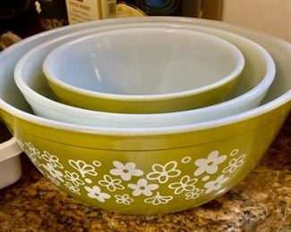 Spring Blossom Crazy Daisy Cinderella Avocado Nesting Mixing Bowls 1970's