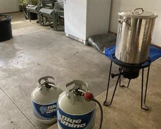 Turkey Deep Fryer w/ Tank And A Propane Tank