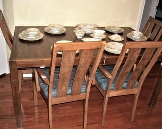 Mid century table, 6 upholstered chairs, 1 leaf for table