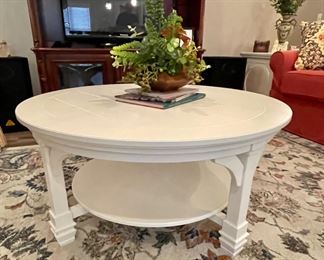 nice white round coffee table
