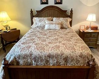 queen bed set with newer mattress