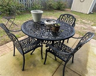 cast aluminum patio table with 3 chairs