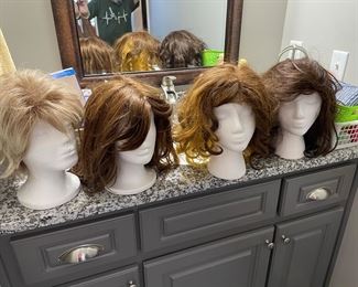 lots of wigs!!!