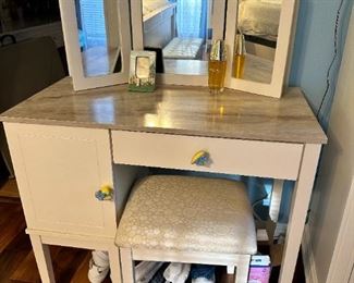 marble top vanity 