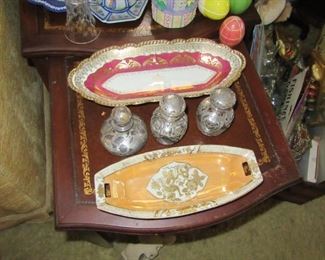 Pawley pair of cracker dishes