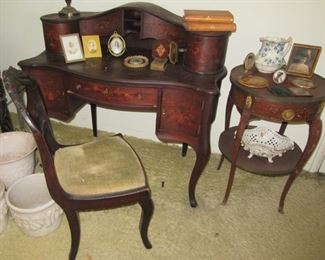 Pawley desk with frames and round table