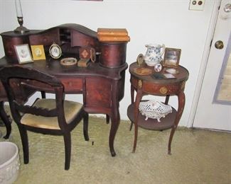 Pawley kidney desk with chair