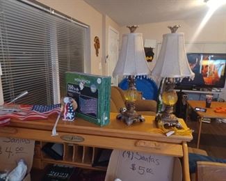 4'th of July decor and pair bedroom lamps
