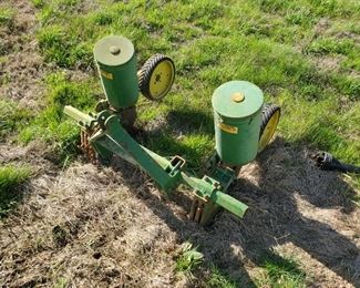 john deere , adjustable seeder