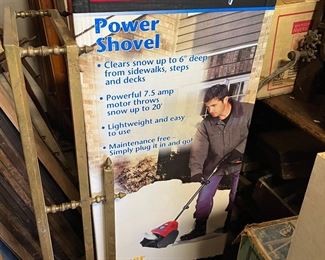 Toro power shovel