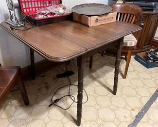 Double drop leaf table