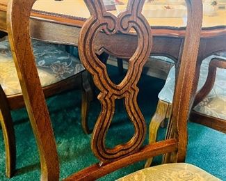 Thomasville Dining Table w/ 6 Chairs 3 Leaves & Covers 