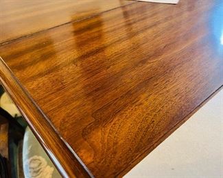 Thomasville Dining Table w/ 6 Chairs 3 Leaves & Covers 