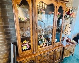 Thomasville China Hutch 