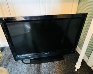 VIZIO Flat Screen 32” TV. W/ Remote & Paperwork 