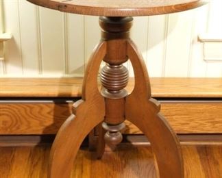 Round Wood Pedestal Table