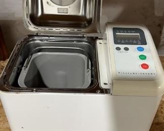 William Sonoma Bread Maker Turns On