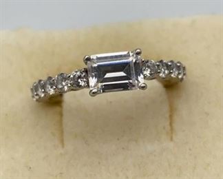 925 Ring CZ Zirconia Band Sz9