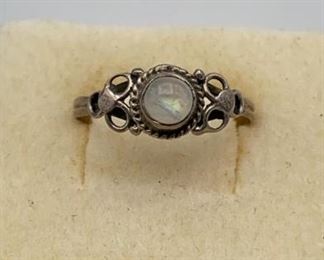 Silver Tone Ring Moonstone / Opal Sz9