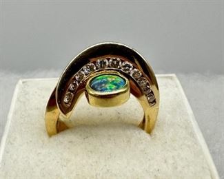 14K Gold Opal Ring Surrounded by 11 Diamonds Sz8