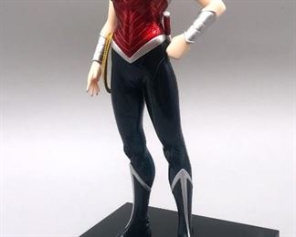Wonderwoman Statue