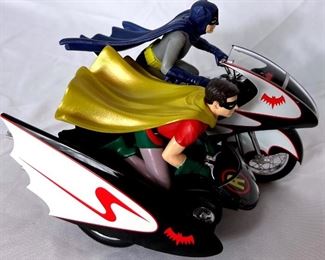 Hot Wheels Elite Batcycle With Batman And Robin