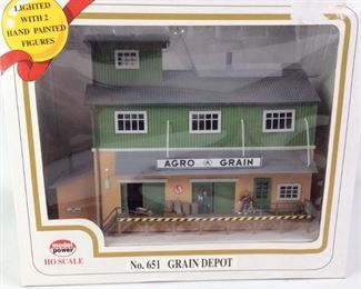 Model Power HO Scale Grain Depot No. 651