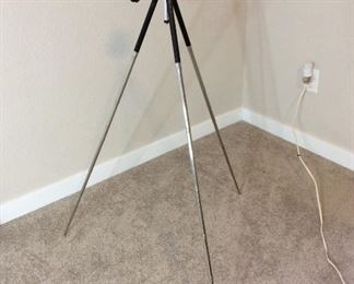 Manon Tripod
