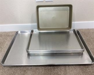 Aliminum Baking Sheet Pans and Dash of That Baking Pan