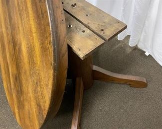 Antique Pedestal Table with Two Leaves