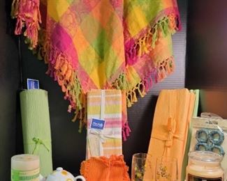 Style Home Placemats, Napkin Rings, Colorful Square Tablecloth 52x51, and More