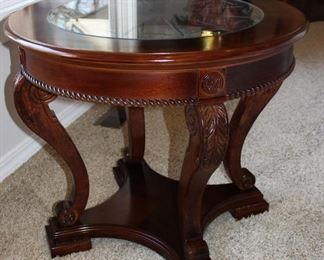 Beautiful Haverty's etched glass top table.