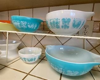 Vintage Pyrex Butterprint Amish Cinderella Mixing Bowl Set