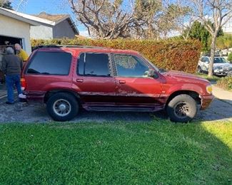 1999 Mercury Mountaineer Red SUV