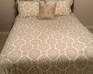 Queen Bed Bedding
