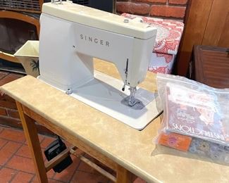 Singer sewing machine with table