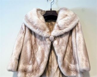Rare Vintage Emba Arcturus Lavender Beige Mink Fur Capelet, C 1940s