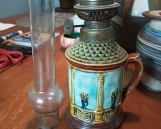 majolica finger lamp 