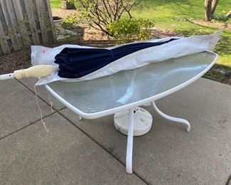 Patio table with umbrella and 5 chairs 