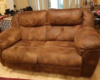Couch - Both sides recline
