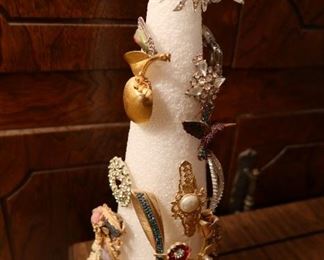 Jewelry -Brouches - Cool Way To Display Them