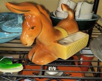 Donkey salt and pepper holder