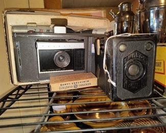 Assorted vintage cameras