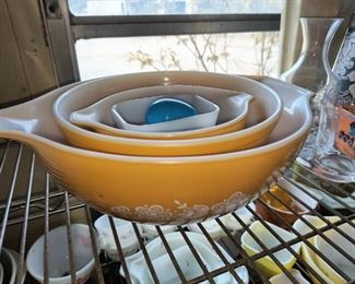Great nesting bowl set of Pyrex