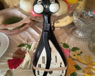 Animated cat wall clock