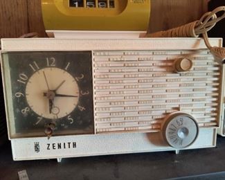 Zenith clock radio