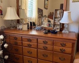 dresser with mirror
